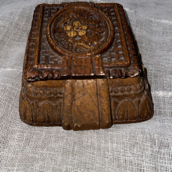 Victorian or Antique Intricately Hand Carved Wooden Trinket Box Removeable Lid - Picture 5 of 16
